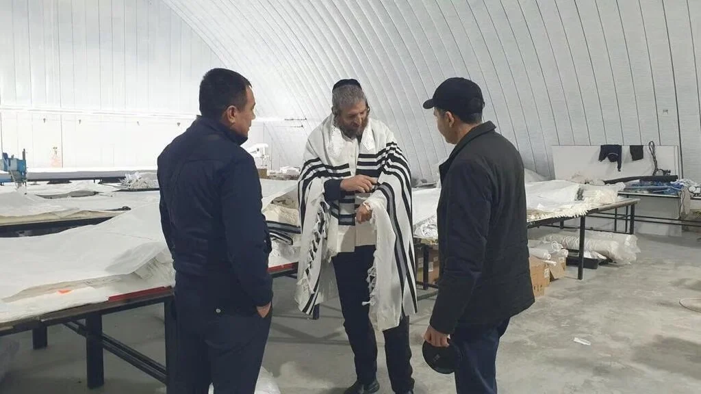 Threads of Interfaith Cooperation: Muslim Workers Make Tzitzit for IDF Soldiers in Uzbekistan