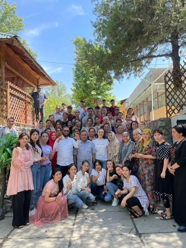 Threads of Interfaith Cooperation: Muslim Workers Make Tzitzit for IDF Soldiers in Uzbekistan