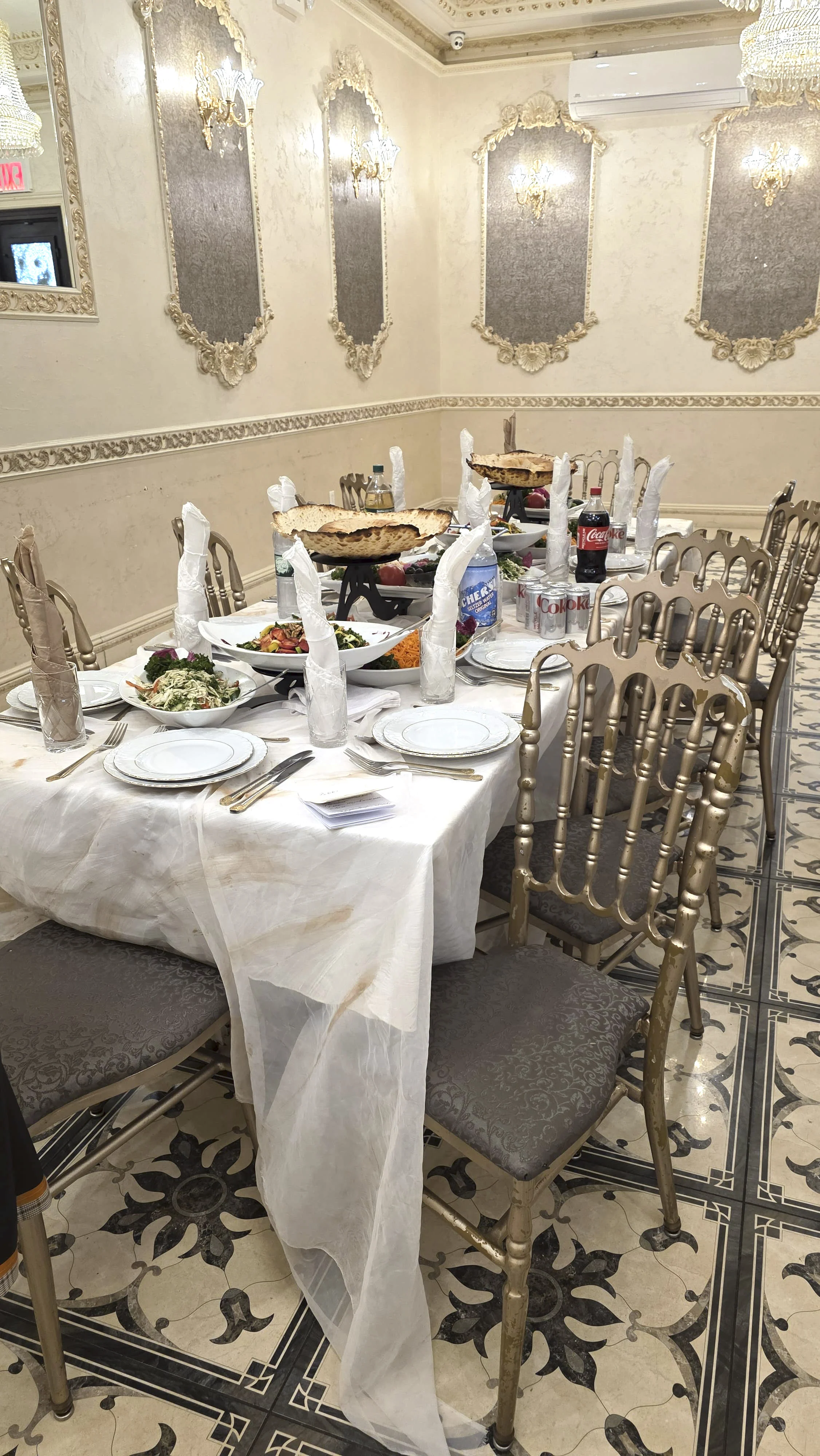 РЕСТОРАН VERSAILLES PALACE ОТНЫНЕ GLATT KOSHER!