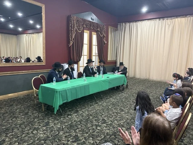 Rabbi David Lau Inspires Students During Visit to Yeshiva Primary