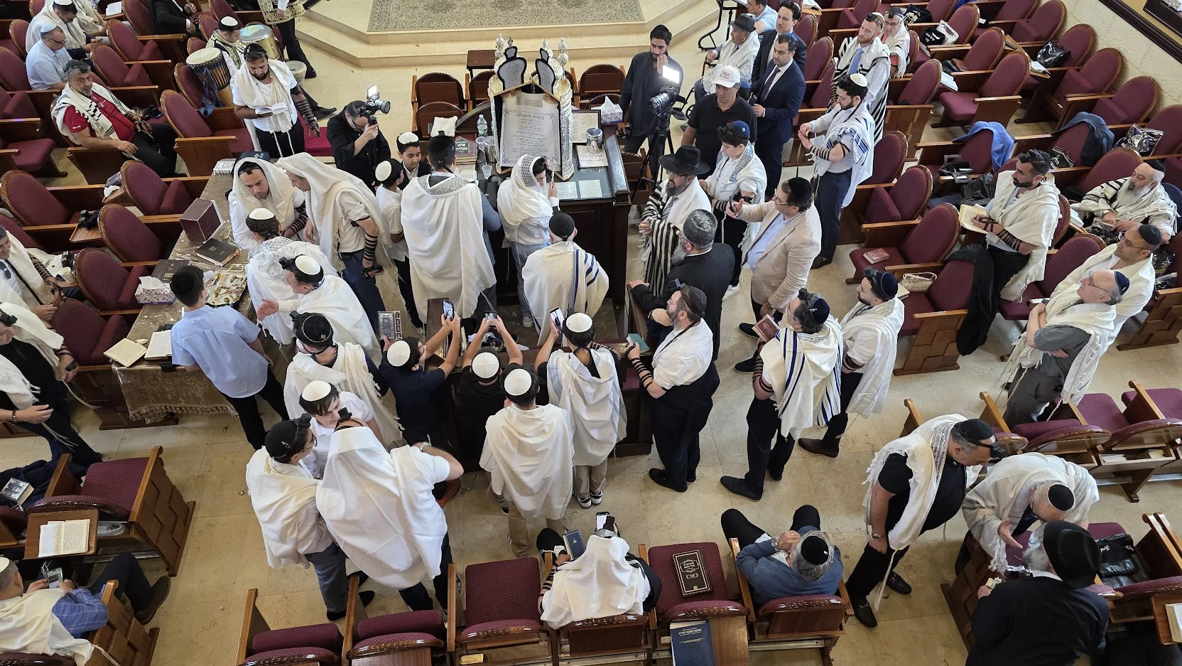 Mazal tov, moshe kalontar! Мазал тов, Моше Калонтар!