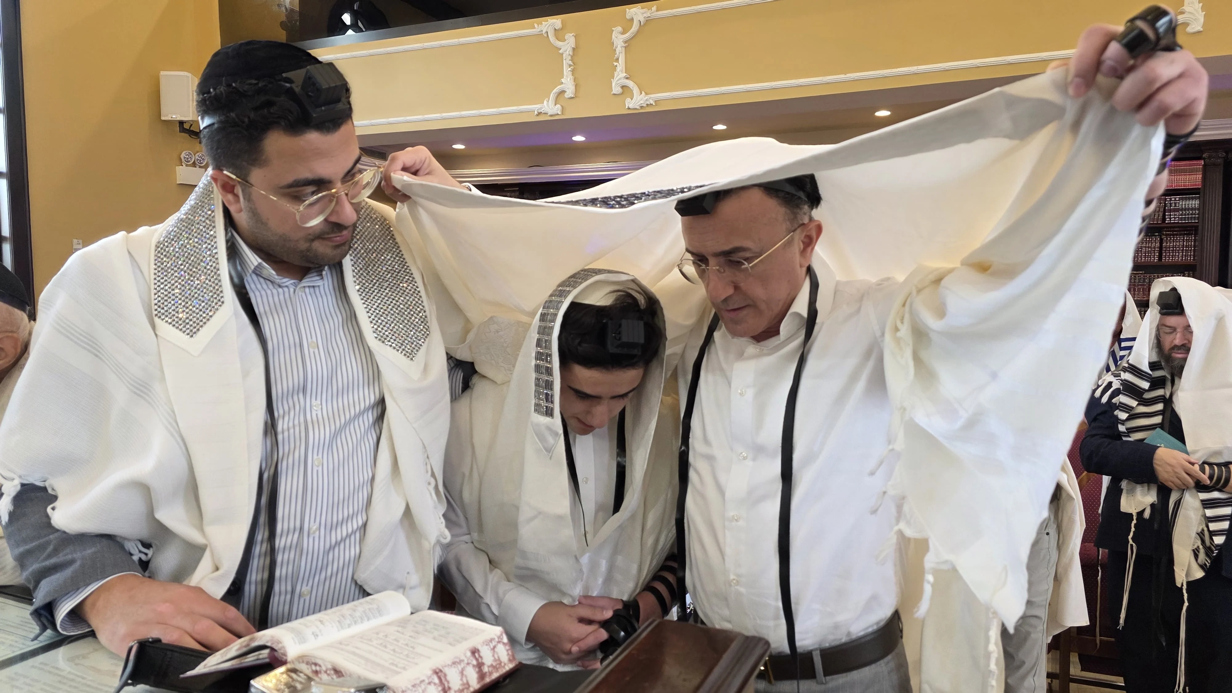 Mazal tov, moshe kalontar! Мазал тов, Моше Калонтар!