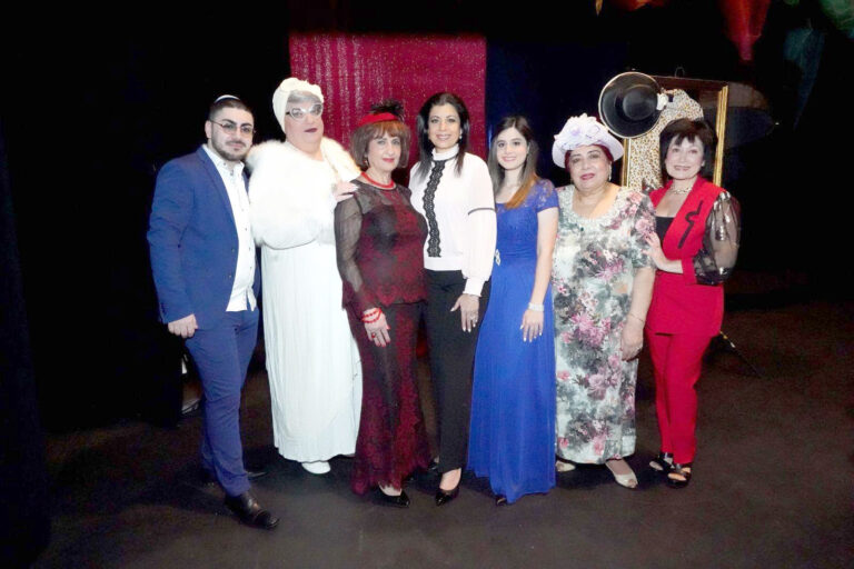 УСПЕХ СПЕКТАКЛЯ "ЕЁ ВЕЛИЧЕСТВО, ОЧАМО!"