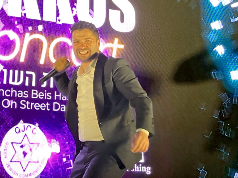 Itzik Dadya Headlines Queens Unity Sukkot Concert For 2,500