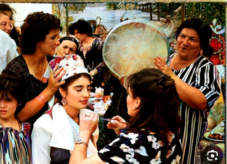 Худи давраҳои таърихӣ фармон медиҳанд!