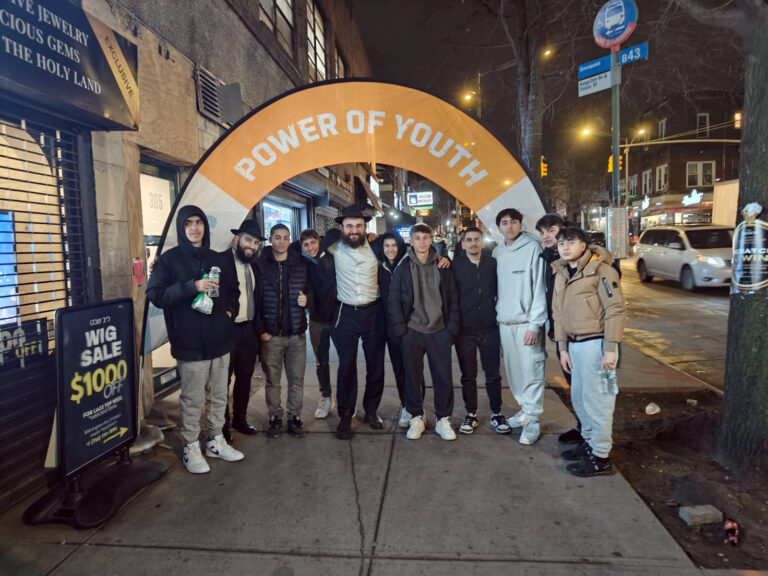 Bukharian Teens Join Mega Shabbaton