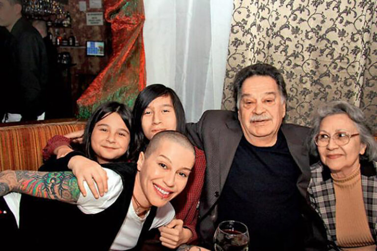 Наргиз Закирова и ее родня