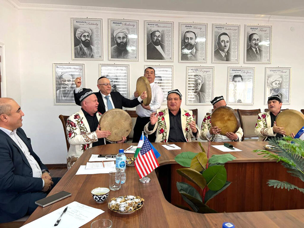 РОДНЫЕ НАПЕВЫ БУХАРСКОГО ШАШМАКОМА И МАВРИГИ