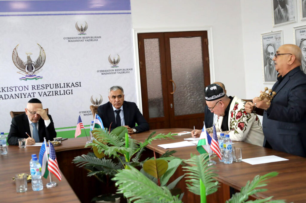 РОДНЫЕ НАПЕВЫ БУХАРСКОГО ШАШМАКОМА И МАВРИГИ