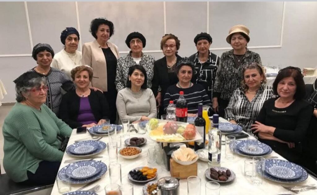 Одам бо одам зинда аст!