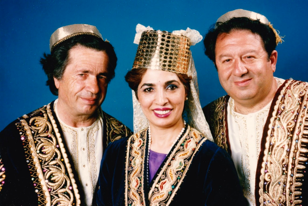 АНСАМБЛЬ “МАКОМ” С ЧЕСТЬЮ НОСИТ ИМЯ УСТОЗА ИЛЬЯСА МАЛЛАЕВА