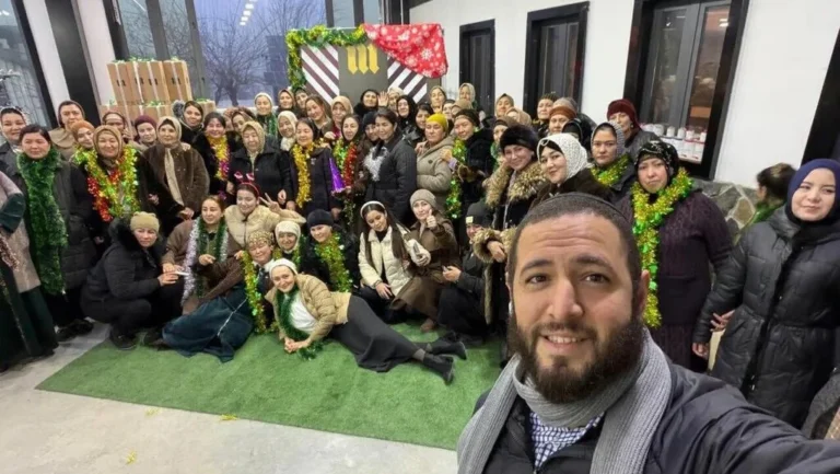 Threads of Interfaith Cooperation: Muslim Workers Make Tzitzit for IDF Soldiers in Uzbekistan