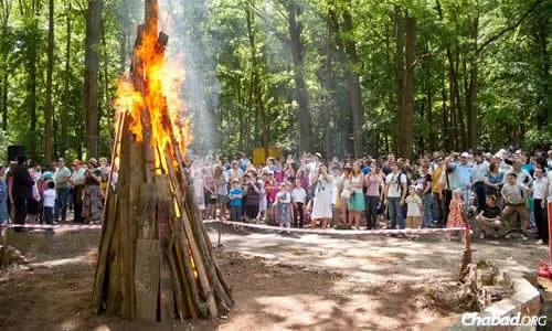 Lag BaOmer: The Fire that Teaches Us to See Every Jew