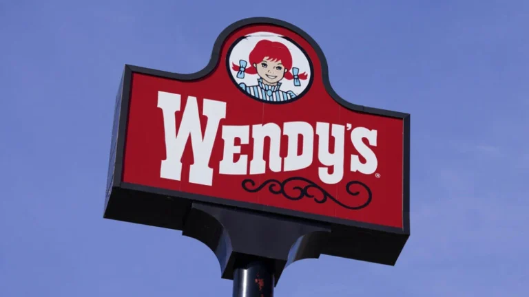 Около 300 ресторанов Wendy’s могут закрыться в США — в чем причина?