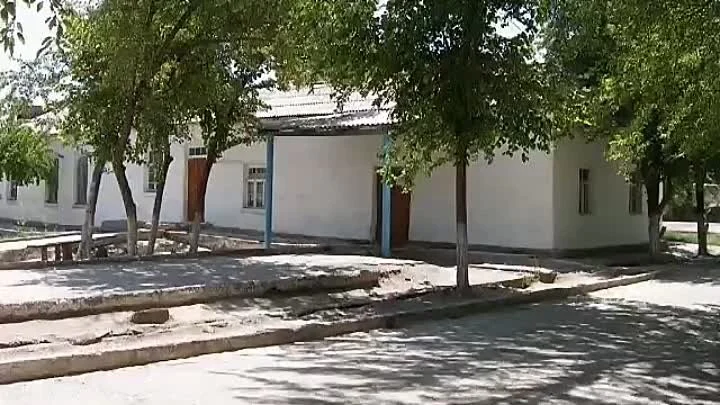 Под звуки “ШКОЛЬНОГО ВАЛЬСА”