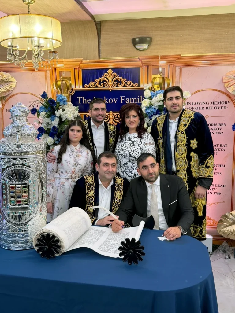 Новый свиток Торы внесли в синагогу “Ор-Натан”